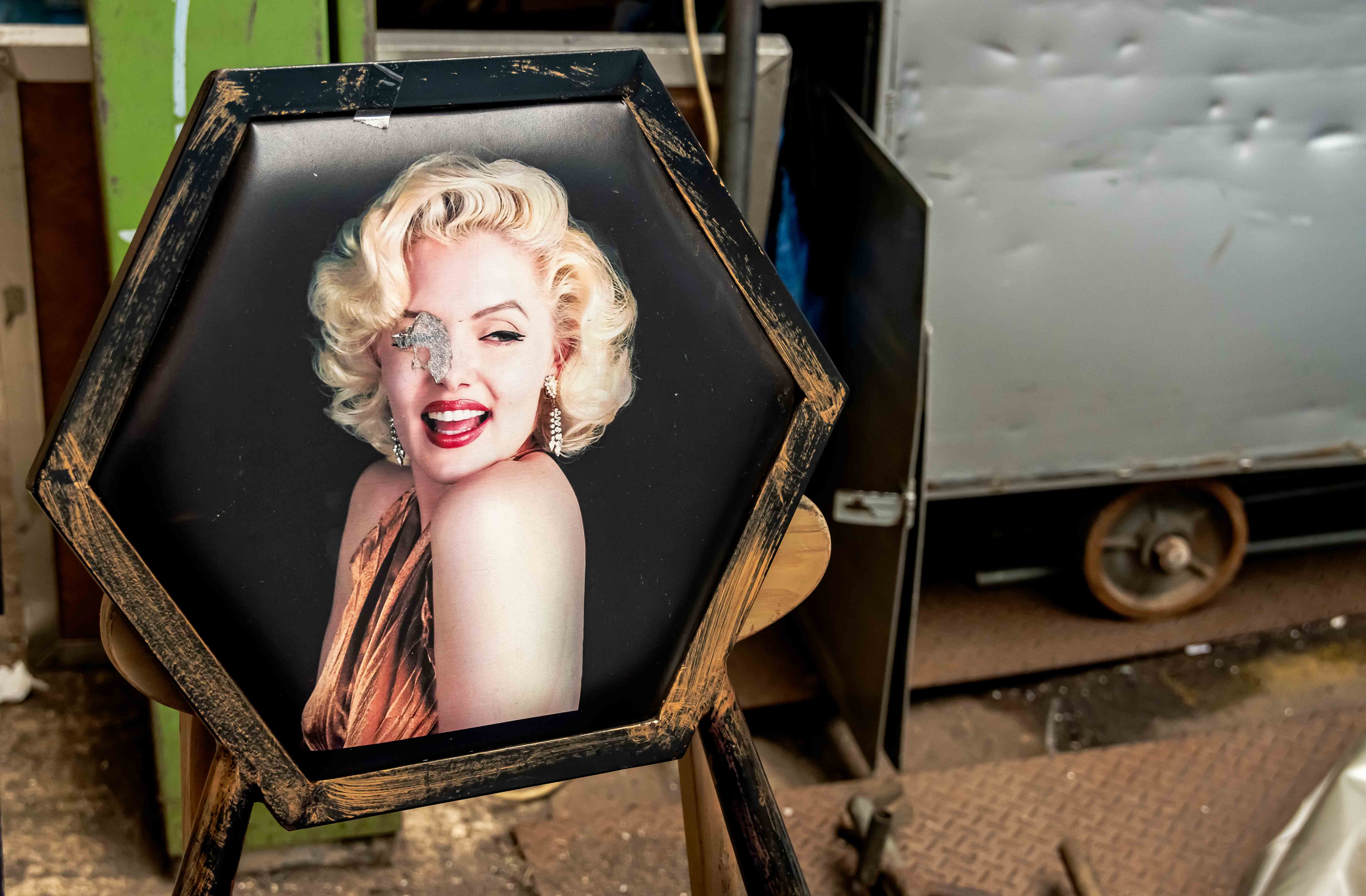MARILYN MONROE EN UNA LOZA